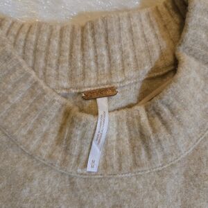 Free People Oversized Light BrownKnit Pullover Sweater Crewneck